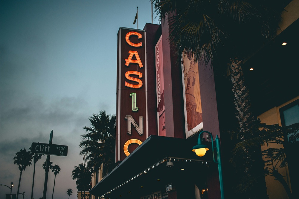 adrian-trinkaus-qsjxGuqBYmY-unsplash